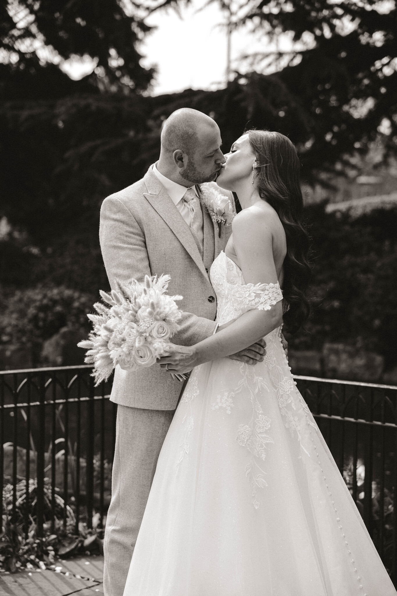 monochrome-wedding-pictures