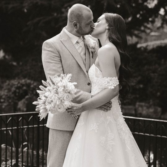 monochrome-wedding-pictures